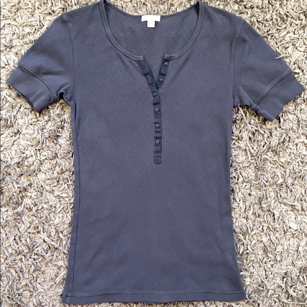 GAP Grayish Blue Tee with 4hole diamond pattern. S